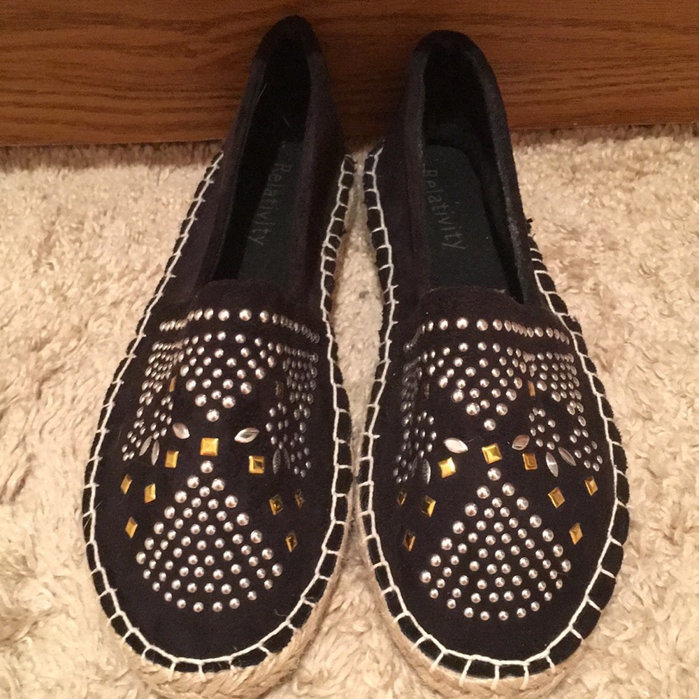 NWOT RELATIVITY ESPADRILLES SHOES FLATS STUDS 6